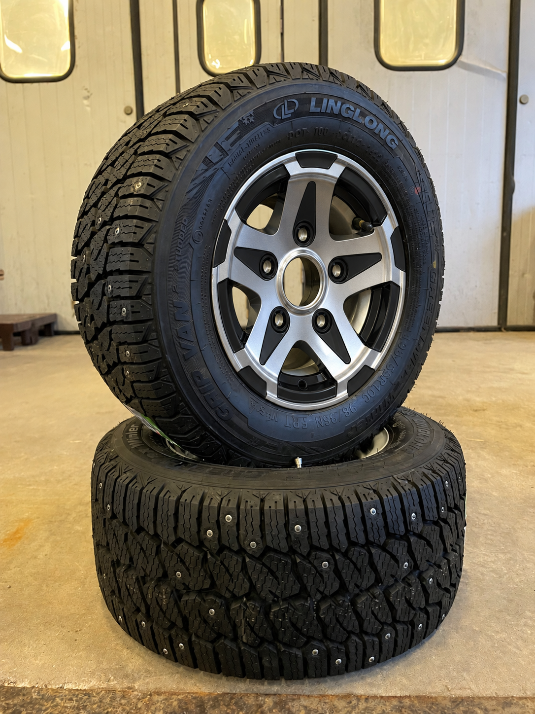 Hjul 195/55R10C 98/96N LL GREEN-Max Winter Dubb men aluminium fälg Hjul 195/55R10C 98/96N LL GREEN-Max Winter Dubb men aluminium fälg